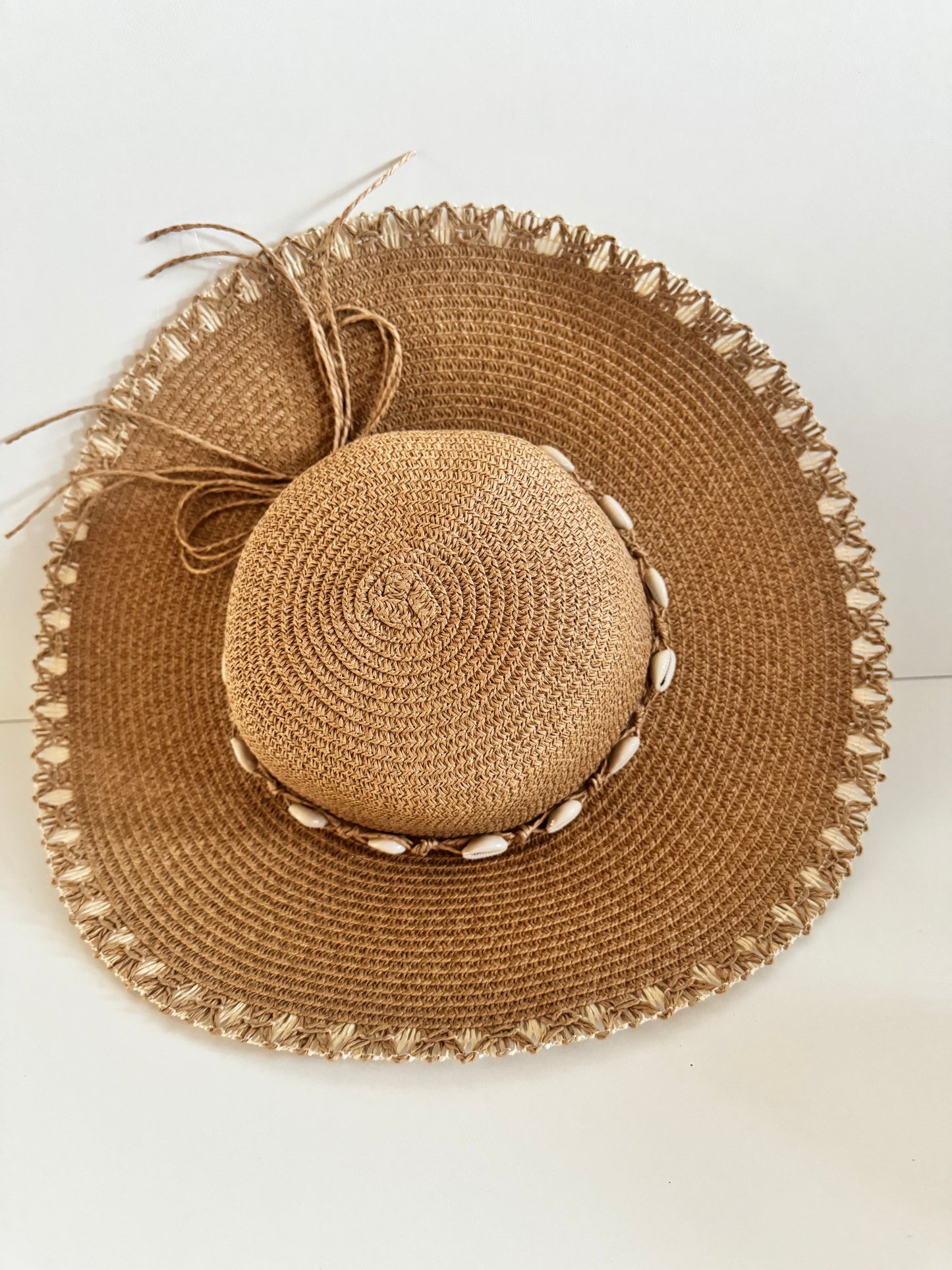 Chapeau de paille bohème avec coquillages