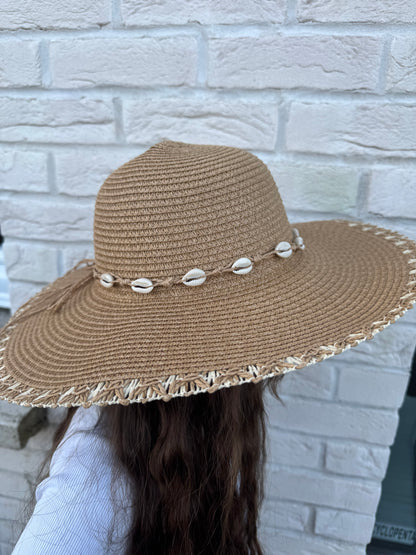 Chapeau de paille bohème avec coquillages