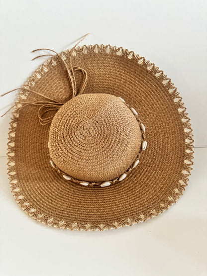 Chapeau de paille bohème avec coquillages
